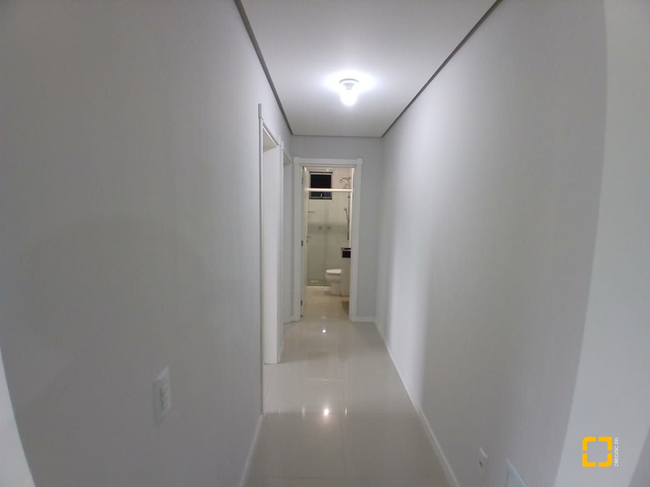 Apartamento com 79m², 2 quartos (sendo 1 suíte), 1 garagem, no bairro Praia Comprida em São José