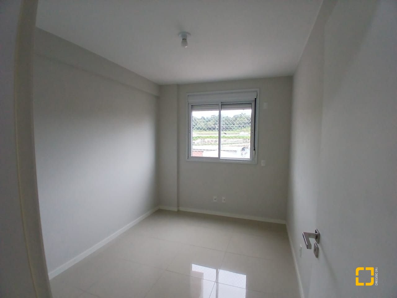 Apartamento com 79m², 2 quartos (sendo 1 suíte), 1 garagem, no bairro Praia Comprida em São José