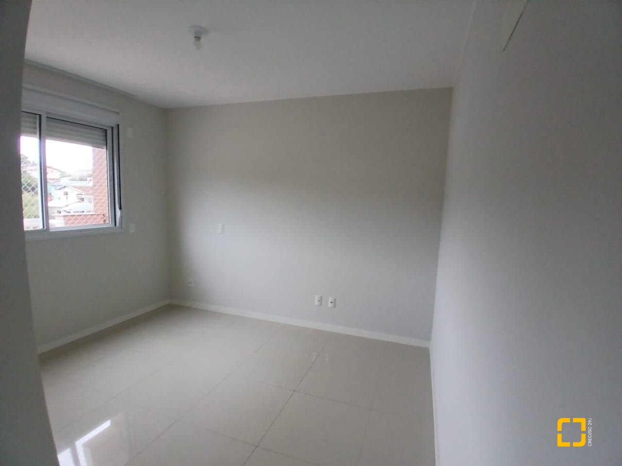 Apartamento com 79m², 2 quartos (sendo 1 suíte), 1 garagem, no bairro Praia Comprida em São José