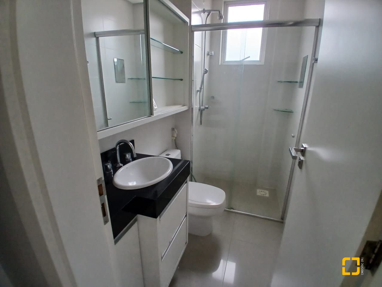 Apartamento com 79m², 2 quartos (sendo 1 suíte), 1 garagem, no bairro Praia Comprida em São José
