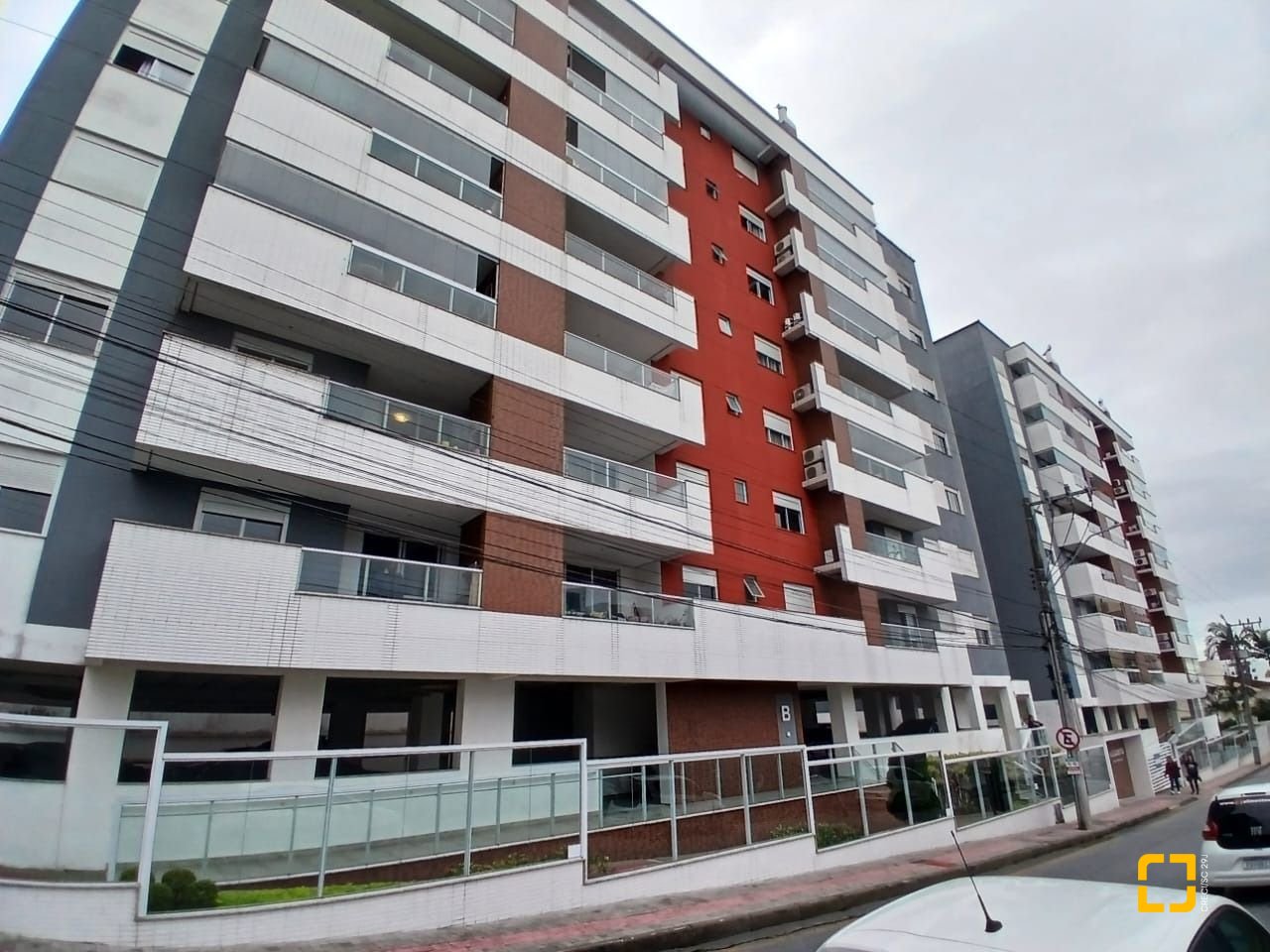 Apartamento com 79m², 2 quartos (sendo 1 suíte), 1 garagem, no bairro Praia Comprida em São José