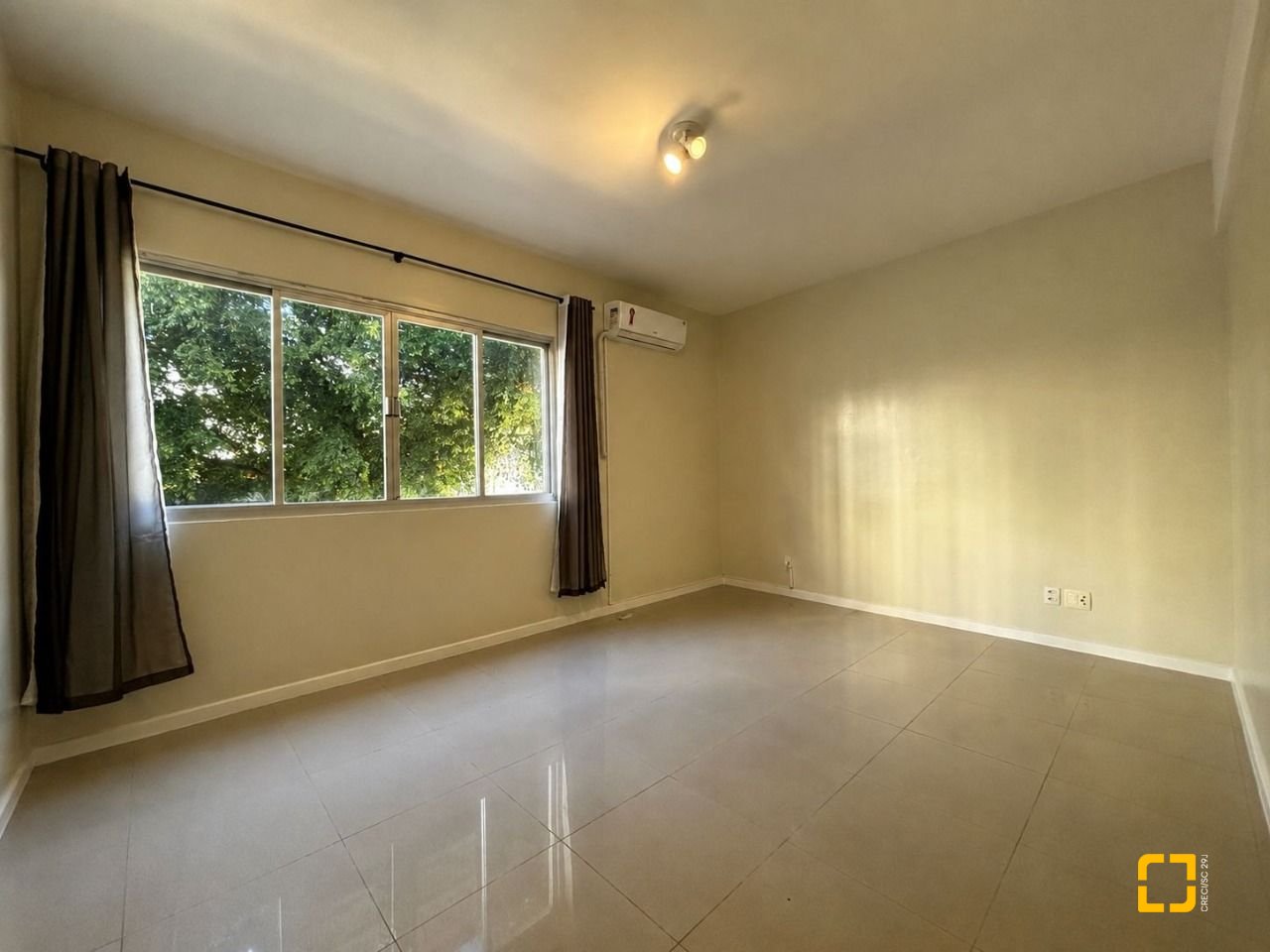 Apartamento com 90m², 4 quartos (sendo 1 suíte), 1 garagem, no bairro Centro em Florianópolis