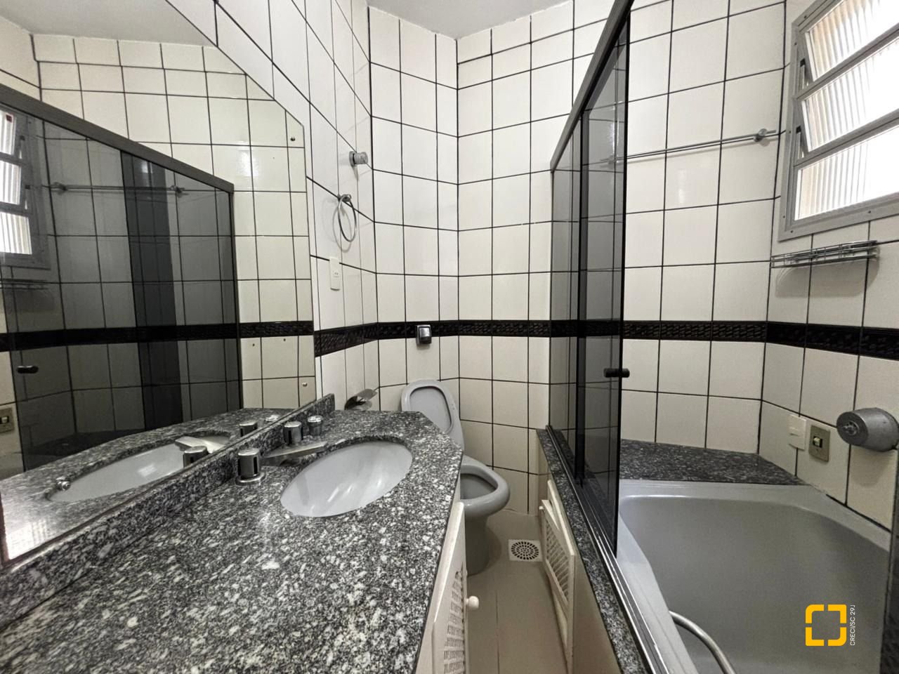 Apartamento com 90m², 4 quartos (sendo 1 suíte), 1 garagem, no bairro Centro em Florianópolis