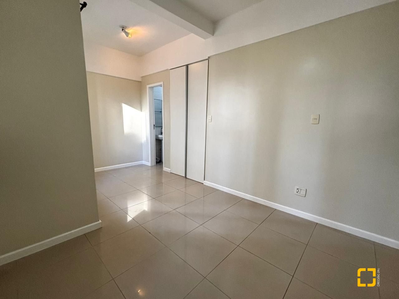 Apartamento com 90m², 4 quartos (sendo 1 suíte), 1 garagem, no bairro Centro em Florianópolis
