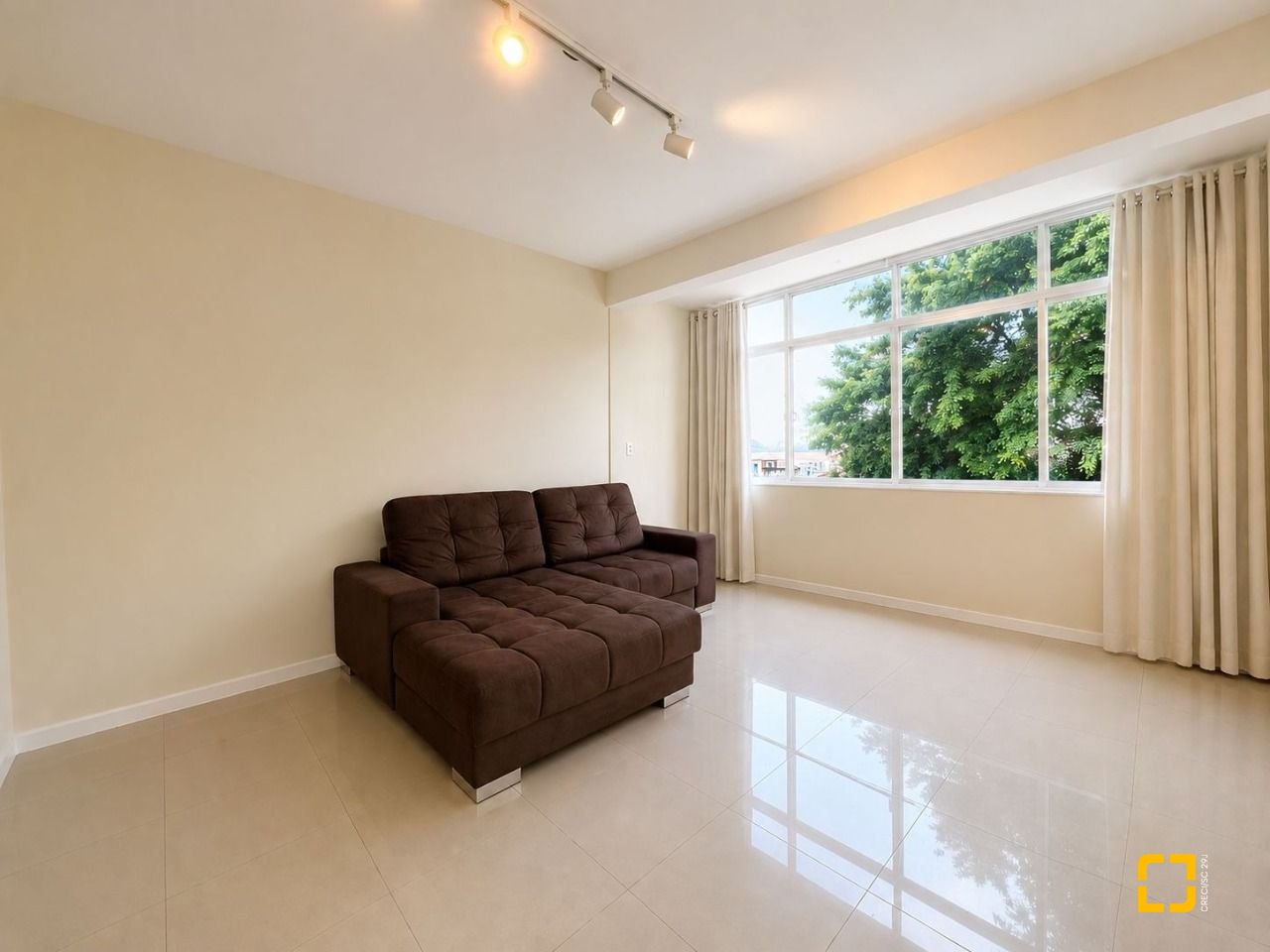 Apartamento com 90m², 4 quartos (sendo 1 suíte), 1 garagem, no bairro Centro em Florianópolis