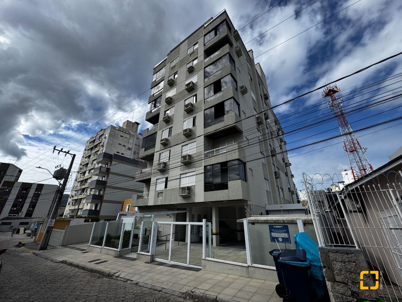 Apartamento com 99m², 4 quartos (sendo 1 suíte), 1 garagem, no bairro Trindade em Florianópolis