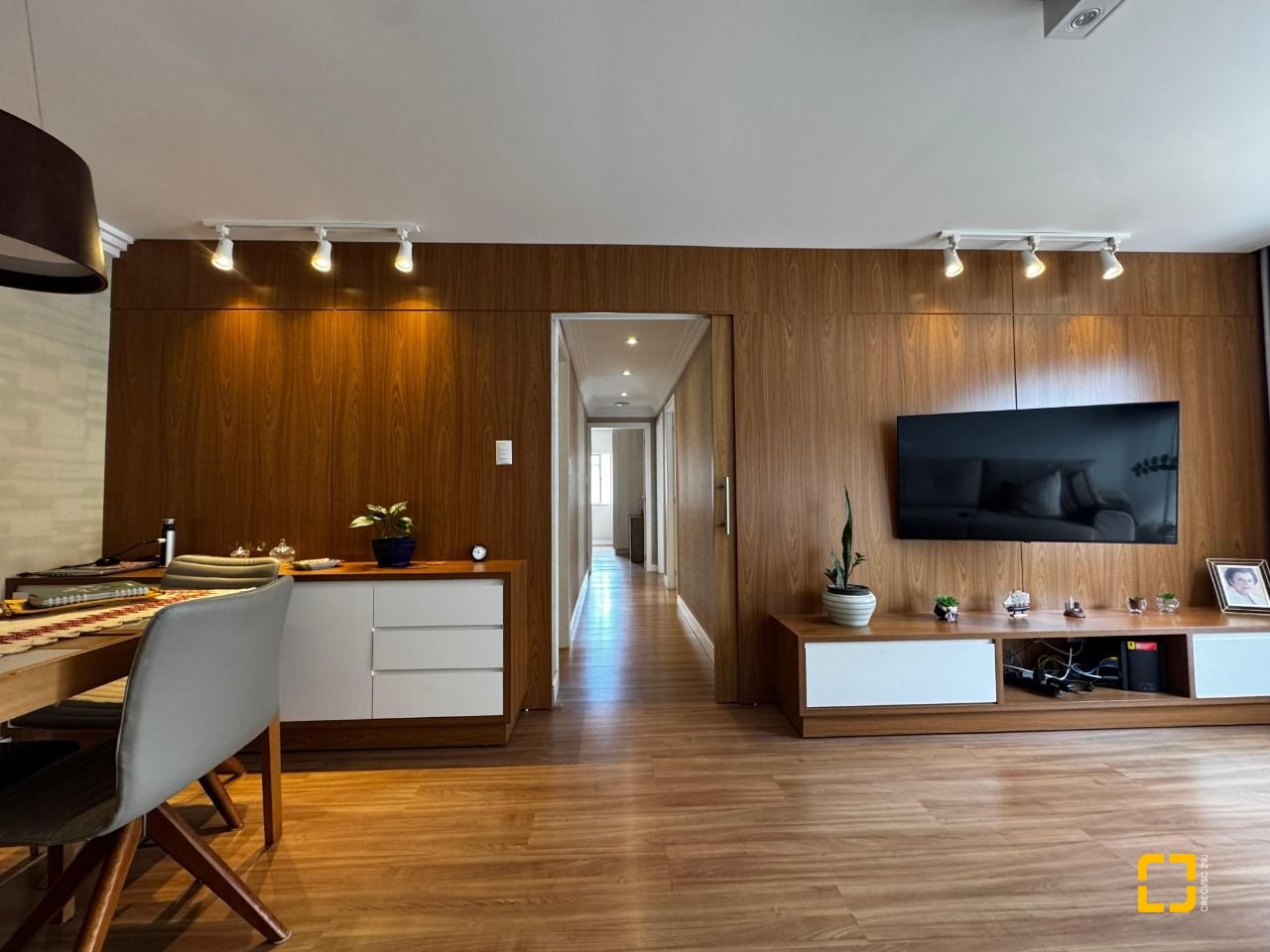 Apartamento com 99m², 4 quartos (sendo 1 suíte), 1 garagem, no bairro Trindade em Florianópolis