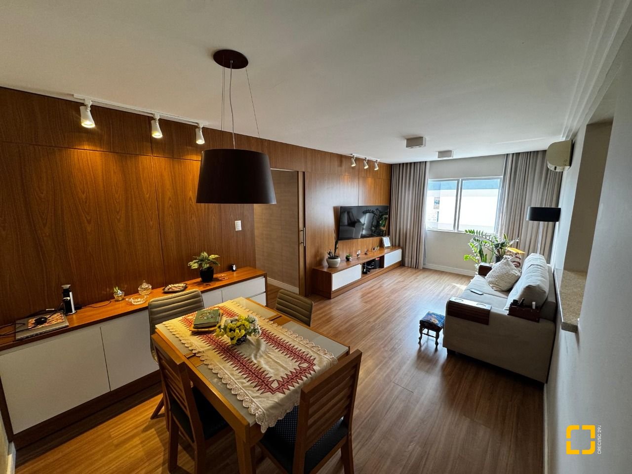 Apartamento com 99m², 4 quartos (sendo 1 suíte), 1 garagem, no bairro Trindade em Florianópolis