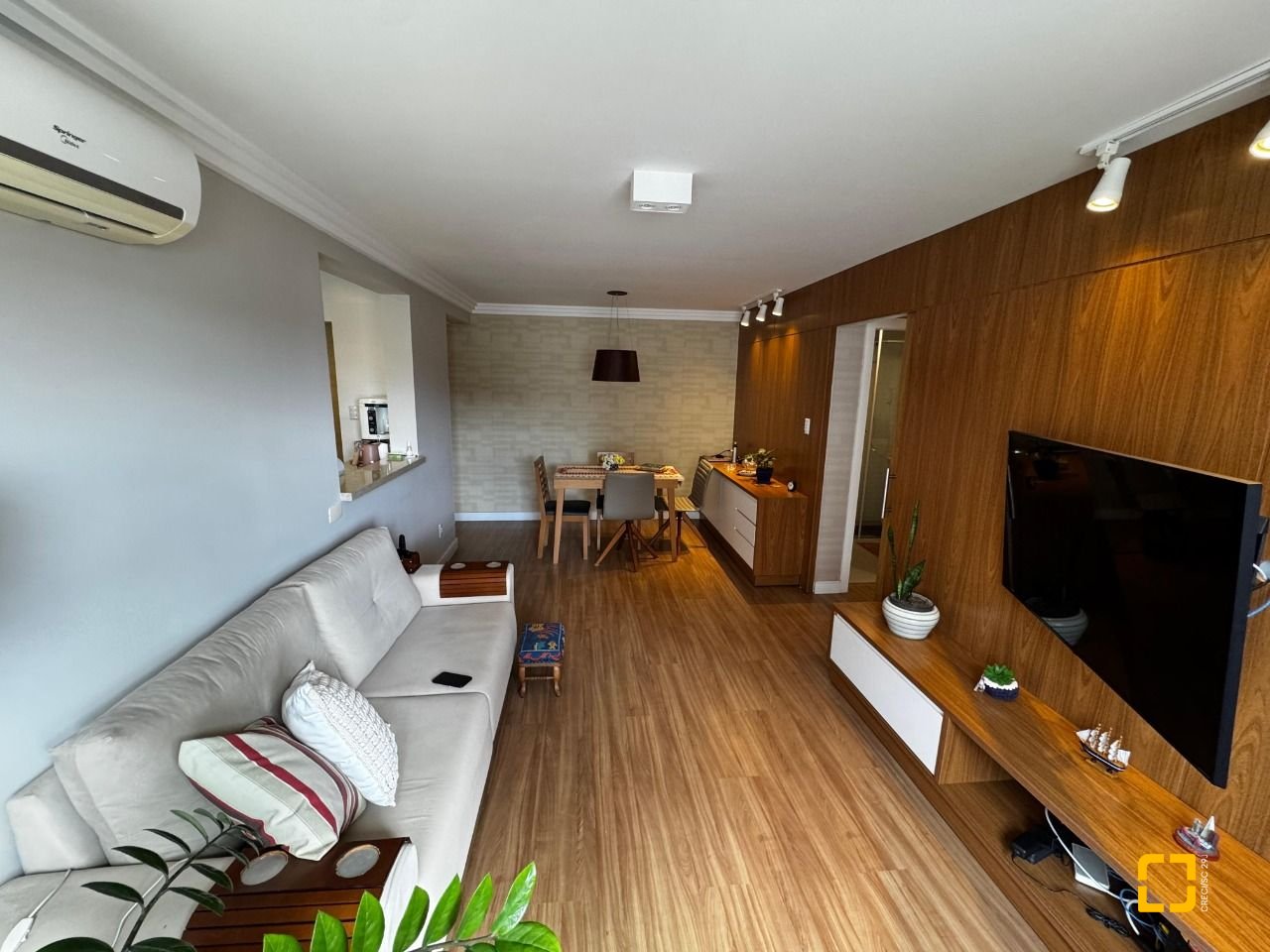 Apartamento com 99m², 4 quartos (sendo 1 suíte), 1 garagem, no bairro Trindade em Florianópolis