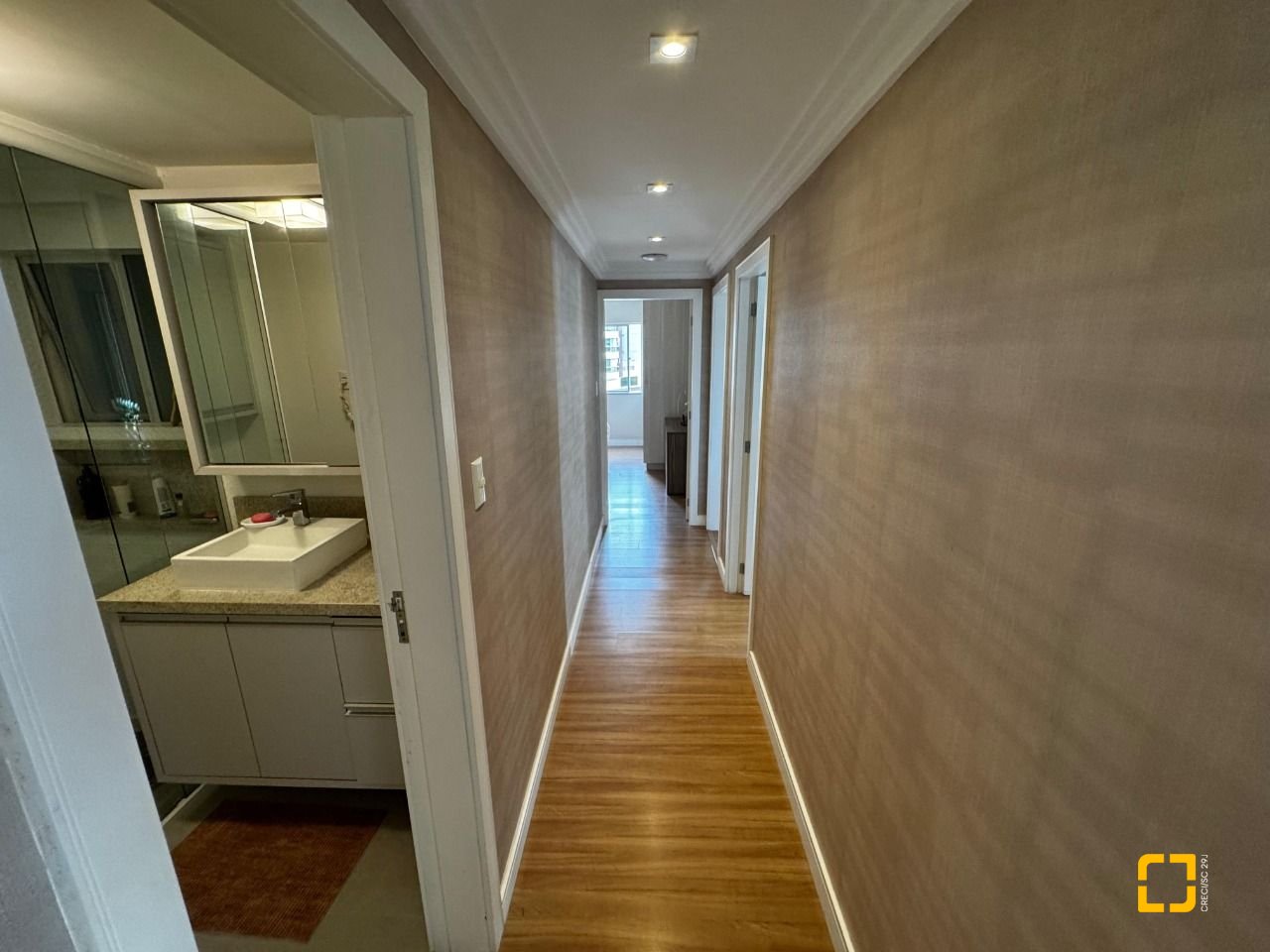 Apartamento com 99m², 4 quartos (sendo 1 suíte), 1 garagem, no bairro Trindade em Florianópolis