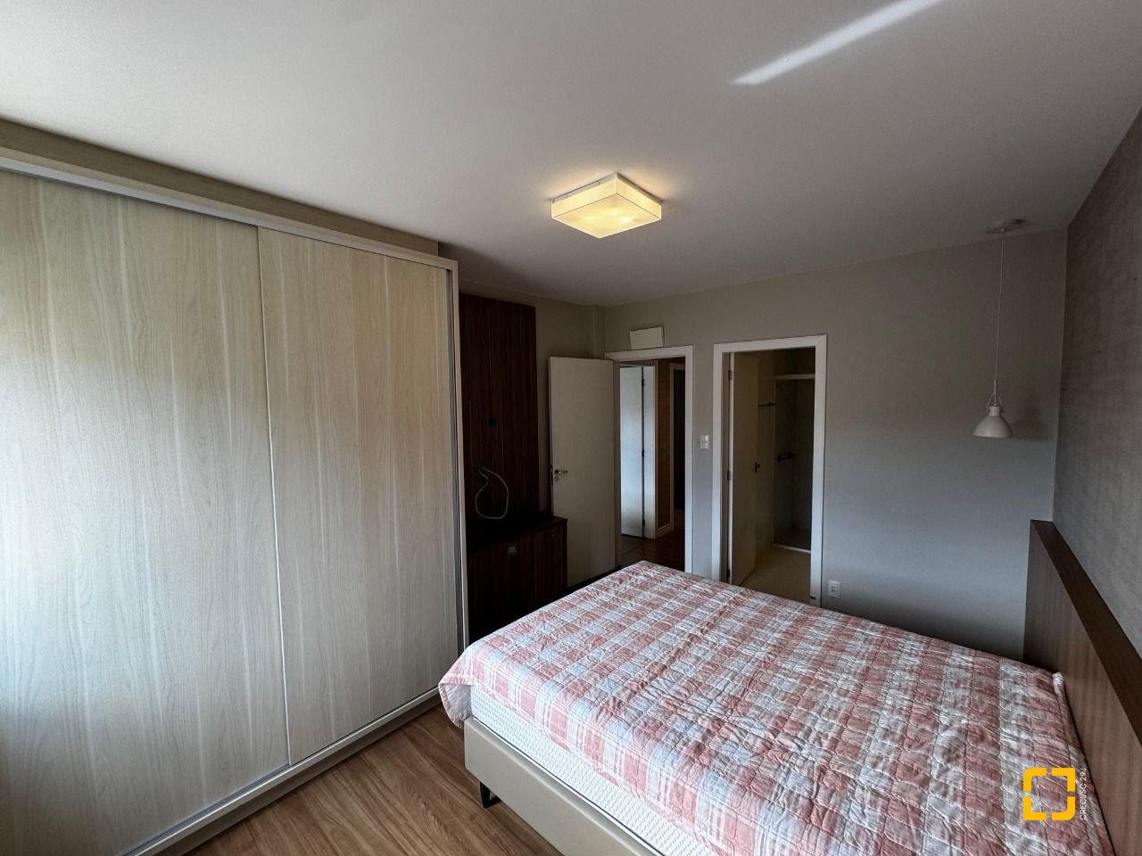Apartamento com 99m², 4 quartos (sendo 1 suíte), 1 garagem, no bairro Trindade em Florianópolis