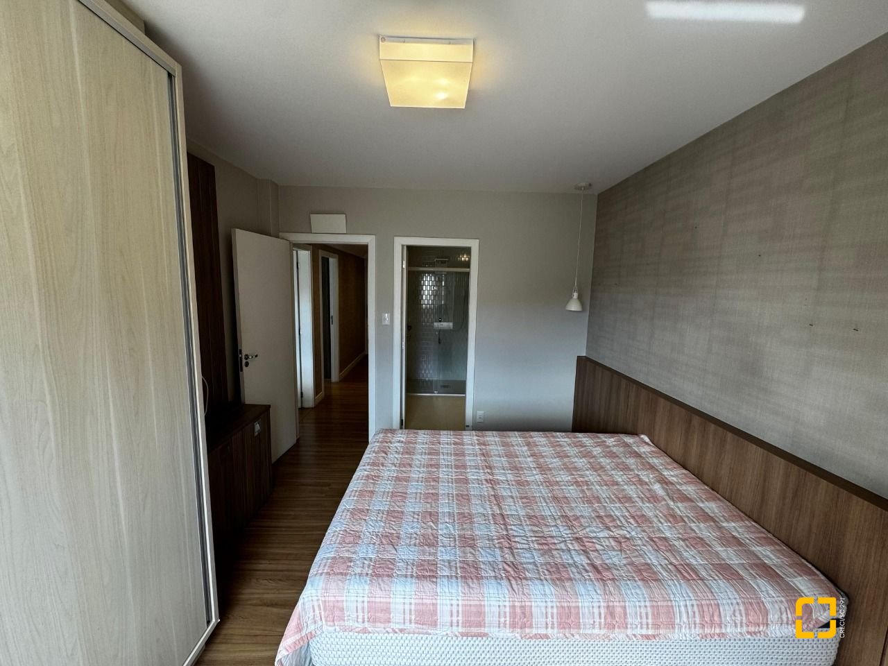 Apartamento com 99m², 4 quartos (sendo 1 suíte), 1 garagem, no bairro Trindade em Florianópolis