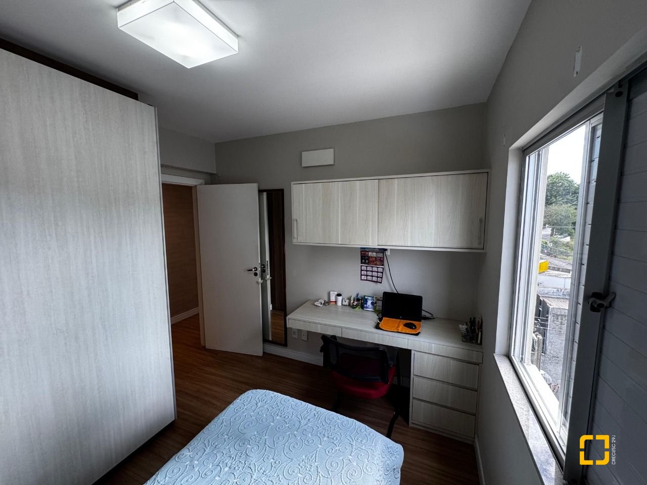 Apartamento com 99m², 4 quartos (sendo 1 suíte), 1 garagem, no bairro Trindade em Florianópolis