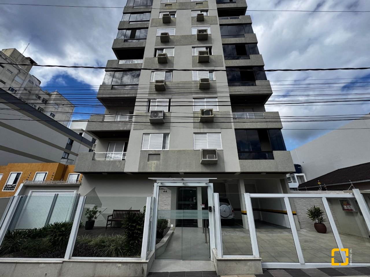 Apartamento com 99m², 4 quartos (sendo 1 suíte), 1 garagem, no bairro Trindade em Florianópolis