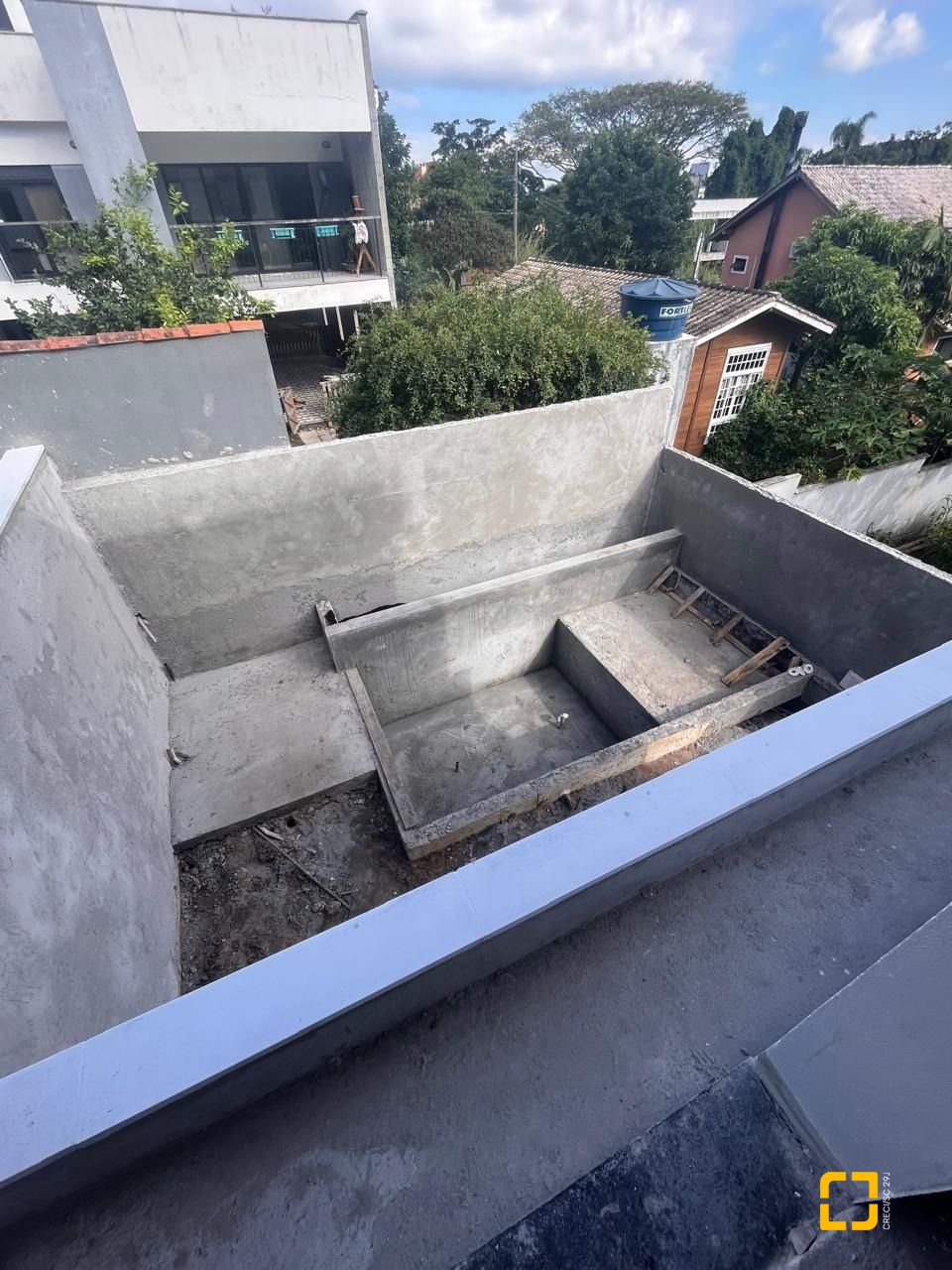 Casa com 230m², 6 quartos (sendo 3 suítes), 2 garagens, no bairro Campeche em Florianópolis