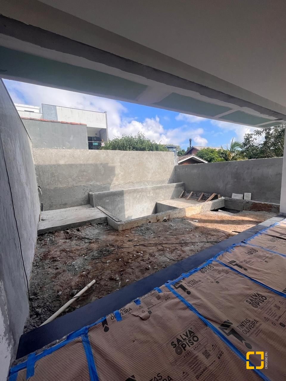 Casa com 230m², 6 quartos (sendo 3 suítes), 2 garagens, no bairro Campeche em Florianópolis