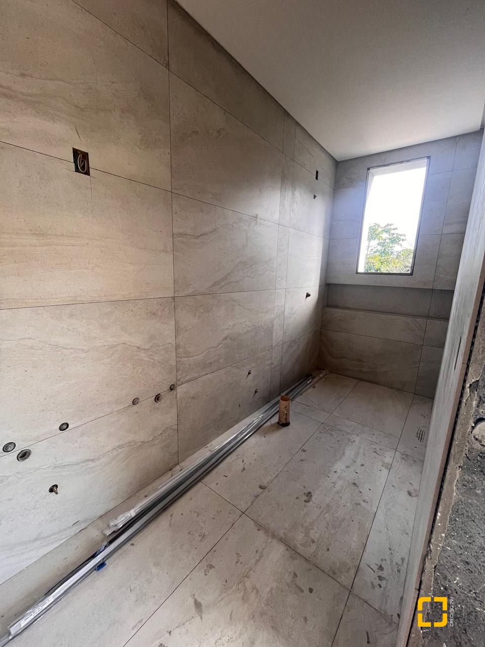 Casa com 230m², 6 quartos (sendo 3 suítes), 2 garagens, no bairro Campeche em Florianópolis