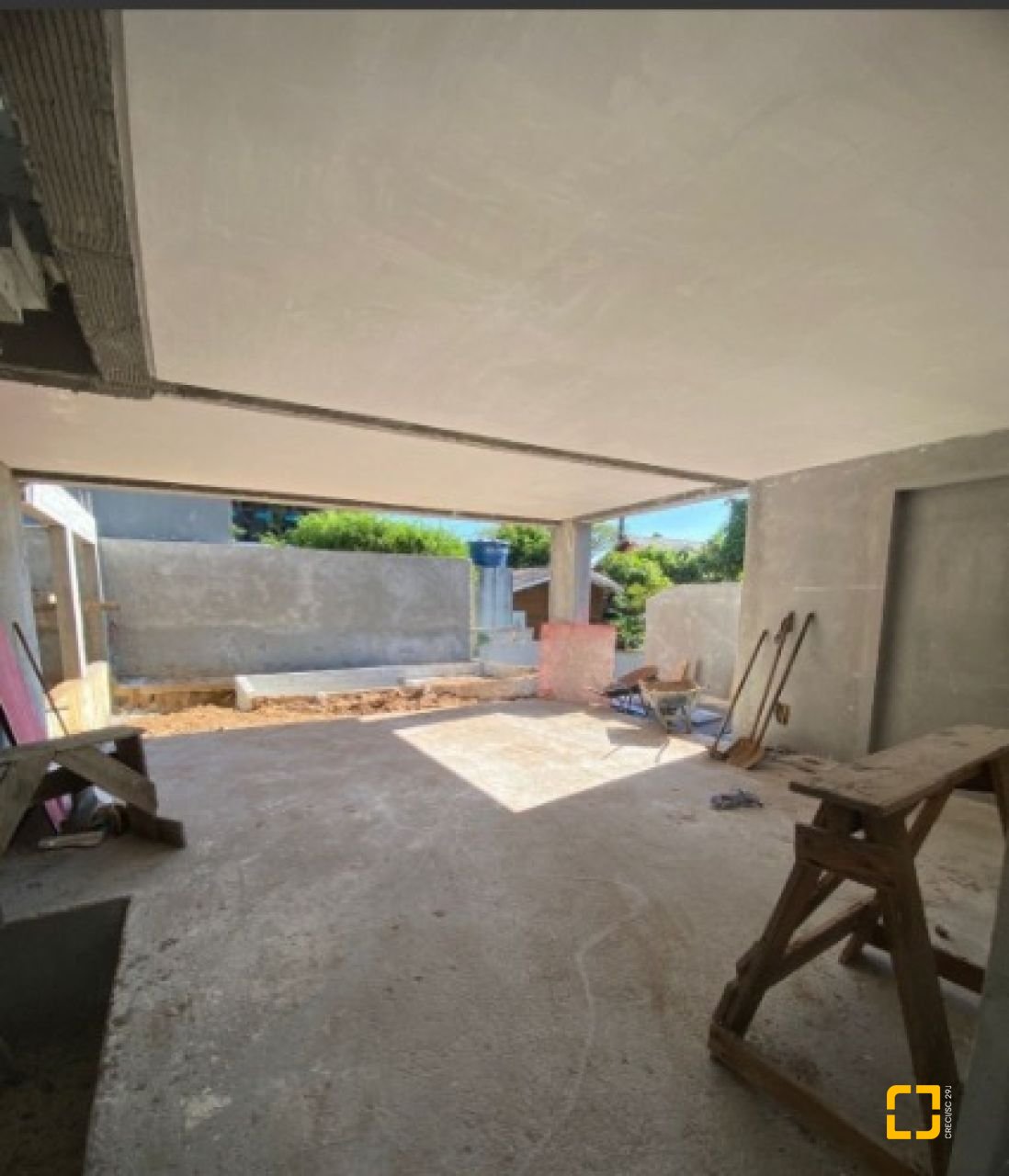 Casa com 231m², 6 quartos (sendo 3 suítes), 2 garagens, no bairro Campeche em Florianópolis