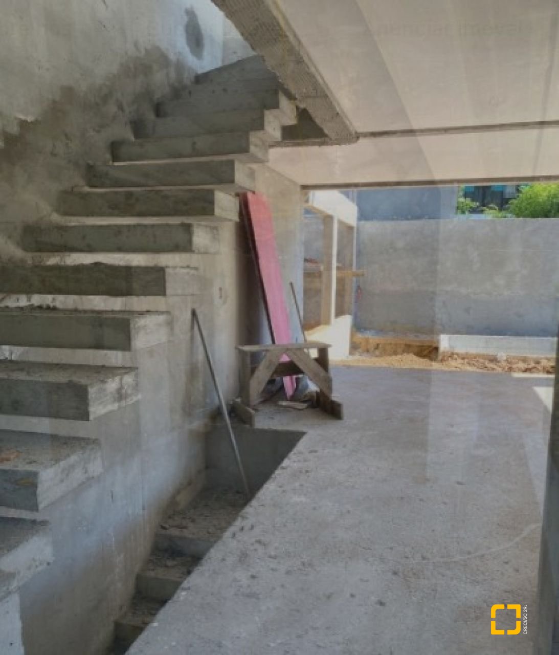 Casa com 231m², 6 quartos (sendo 3 suítes), 2 garagens, no bairro Campeche em Florianópolis
