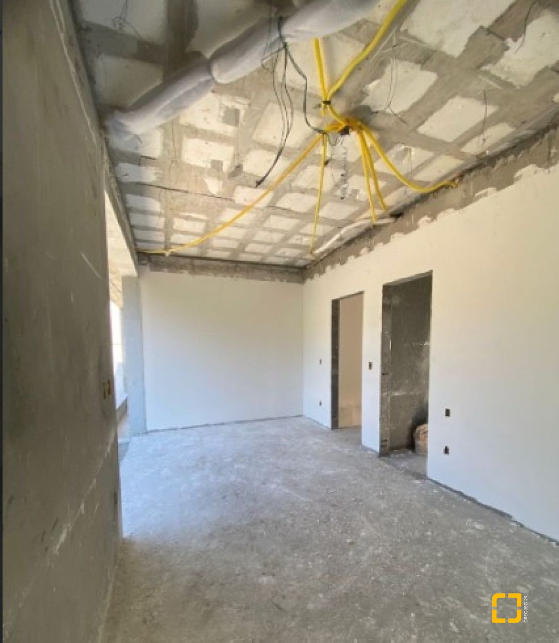 Casa com 231m², 6 quartos (sendo 3 suítes), 2 garagens, no bairro Campeche em Florianópolis