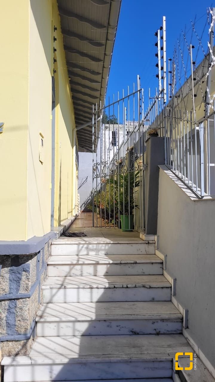 Casa com 190m², 3 quartos, 1 garagem, no bairro Centro em Florianópolis