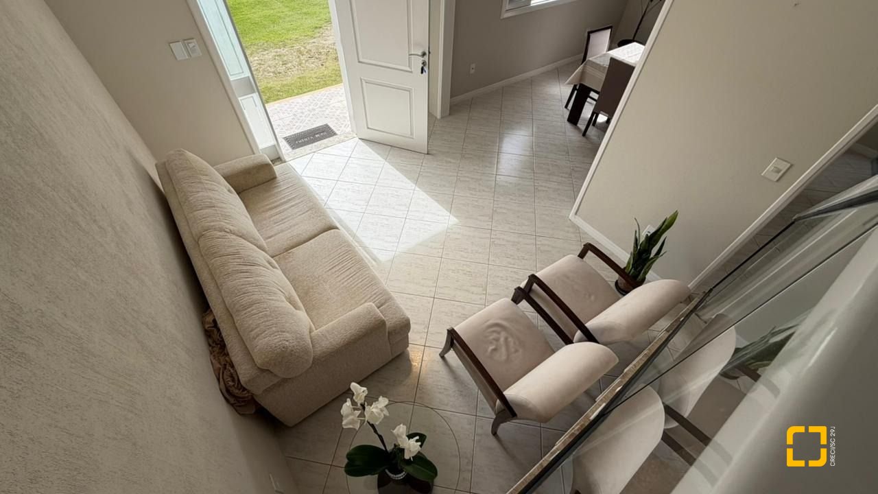 Casa com 222m², 10 quartos (sendo 1 suíte), 4 garagens, no bairro Canasvieiras em Florianópolis