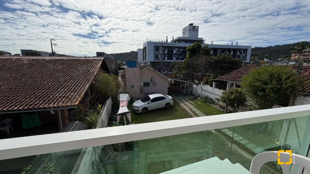 Casa com 222m², 10 quartos (sendo 1 suíte), 4 garagens, no bairro Canasvieiras em Florianópolis