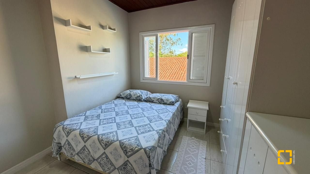 Casa com 222m², 10 quartos (sendo 1 suíte), 4 garagens, no bairro Canasvieiras em Florianópolis