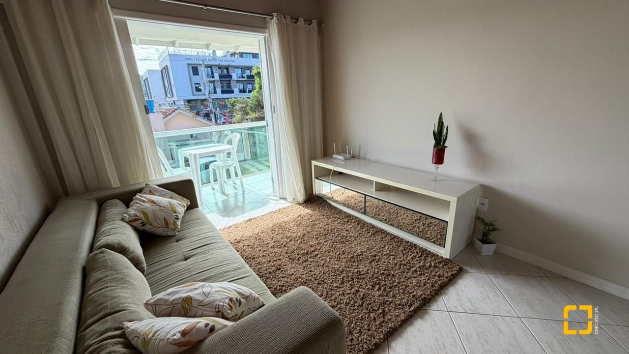Casa com 222m², 10 quartos (sendo 1 suíte), 4 garagens, no bairro Canasvieiras em Florianópolis