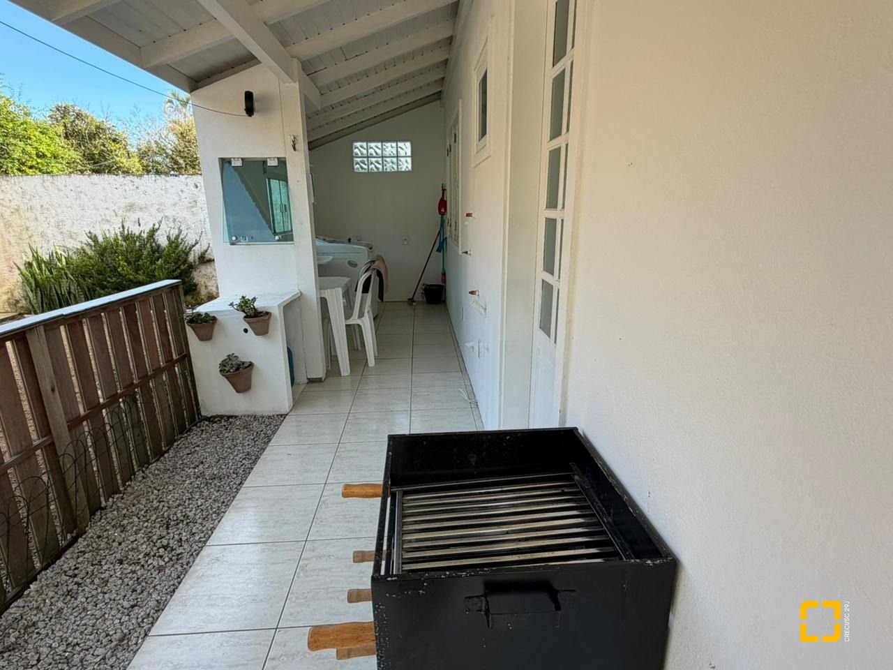 Casa com 222m², 10 quartos (sendo 1 suíte), 4 garagens, no bairro Canasvieiras em Florianópolis