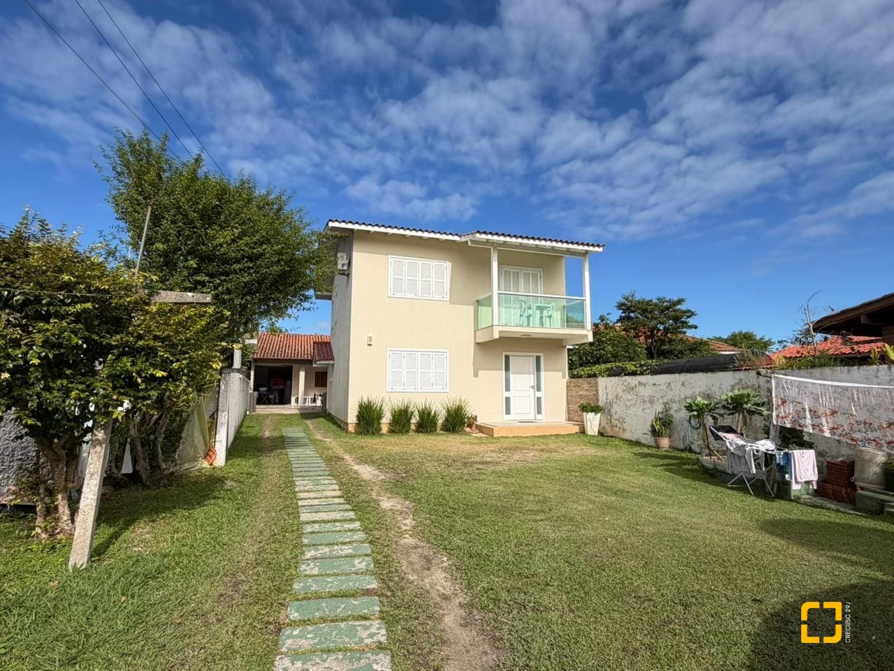 Casa com 222m², 10 quartos (sendo 1 suíte), 4 garagens, no bairro Canasvieiras em Florianópolis