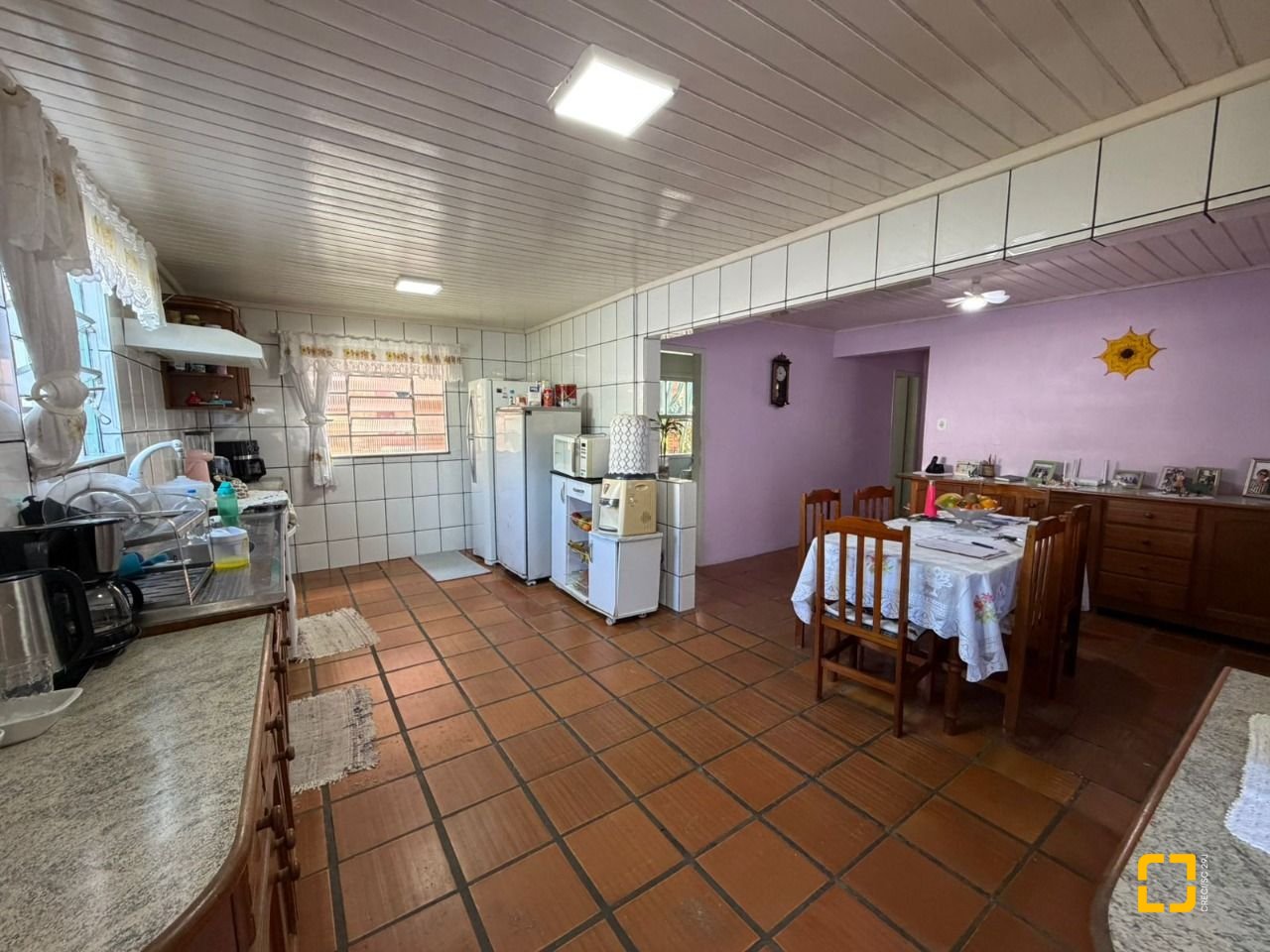 Casa com 222m², 10 quartos (sendo 1 suíte), 4 garagens, no bairro Canasvieiras em Florianópolis