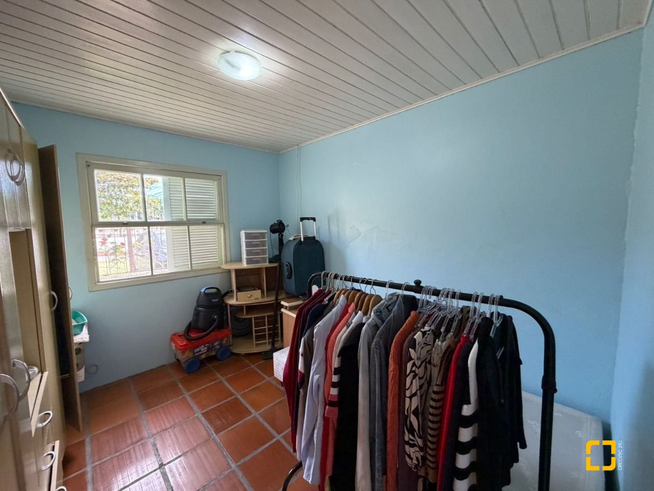 Casa com 222m², 10 quartos (sendo 1 suíte), 4 garagens, no bairro Canasvieiras em Florianópolis