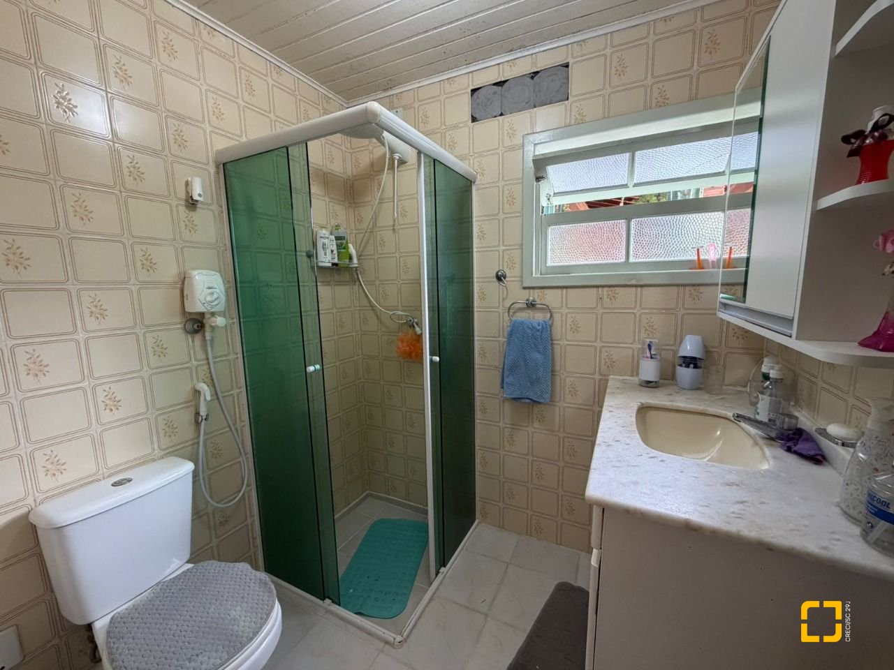 Casa com 222m², 10 quartos (sendo 1 suíte), 4 garagens, no bairro Canasvieiras em Florianópolis