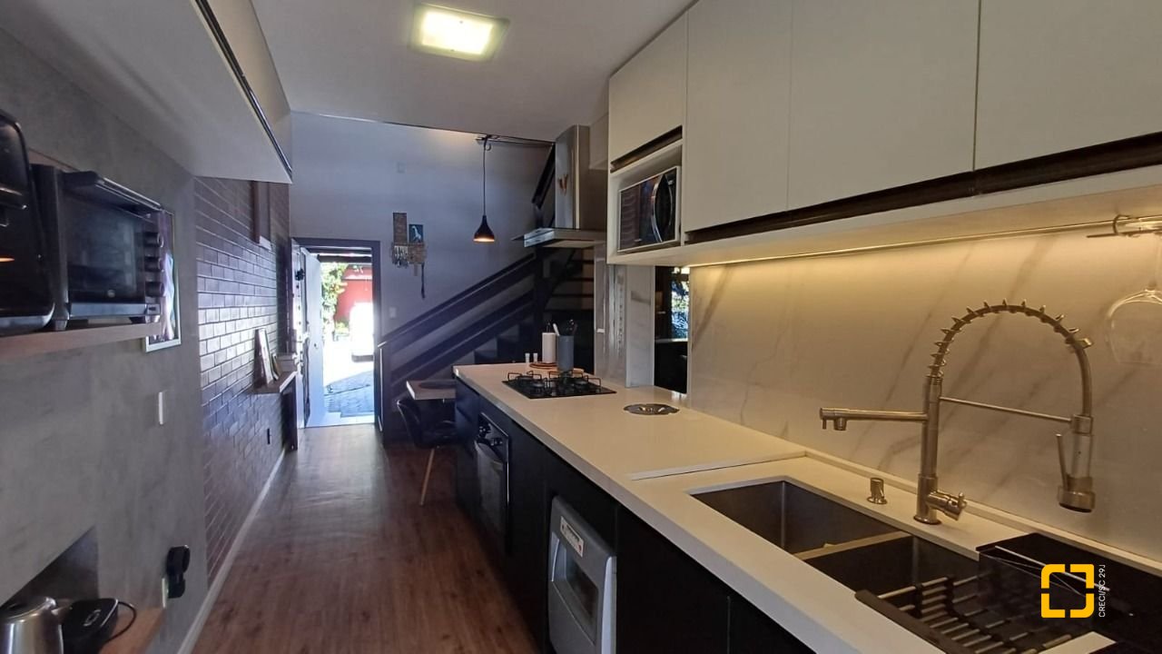 Casa de Condomínio com 148m², 2 quartos (sendo 1 suíte), 2 garagens, no bairro Santo Antônio de Lisboa em Florianópolis