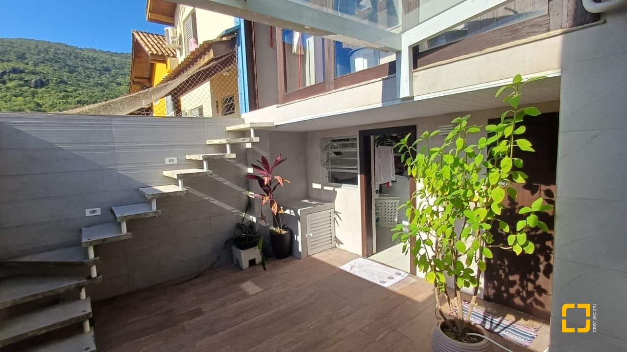 Casa de Condomínio com 148m², 2 quartos (sendo 1 suíte), 2 garagens, no bairro Santo Antônio de Lisboa em Florianópolis