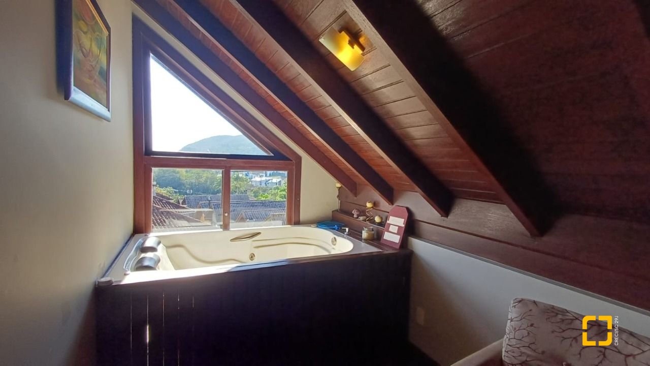 Casa de Condomínio com 148m², 2 quartos (sendo 1 suíte), 2 garagens, no bairro Santo Antônio de Lisboa em Florianópolis