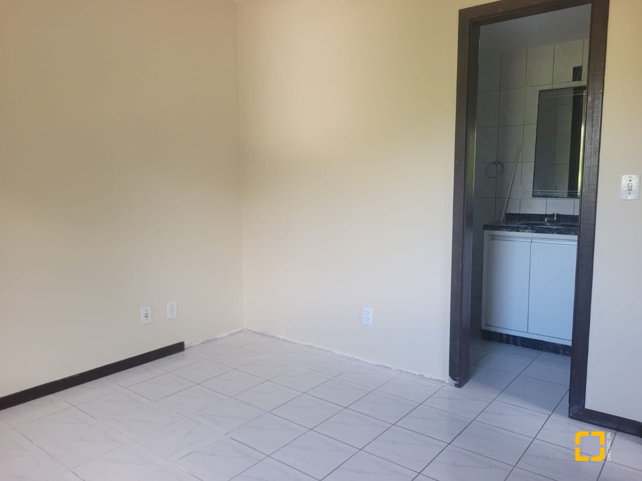 Apartamento com 79m², 4 quartos (sendo 1 suíte), 1 garagem, no bairro Saco Grande em Florianópolis