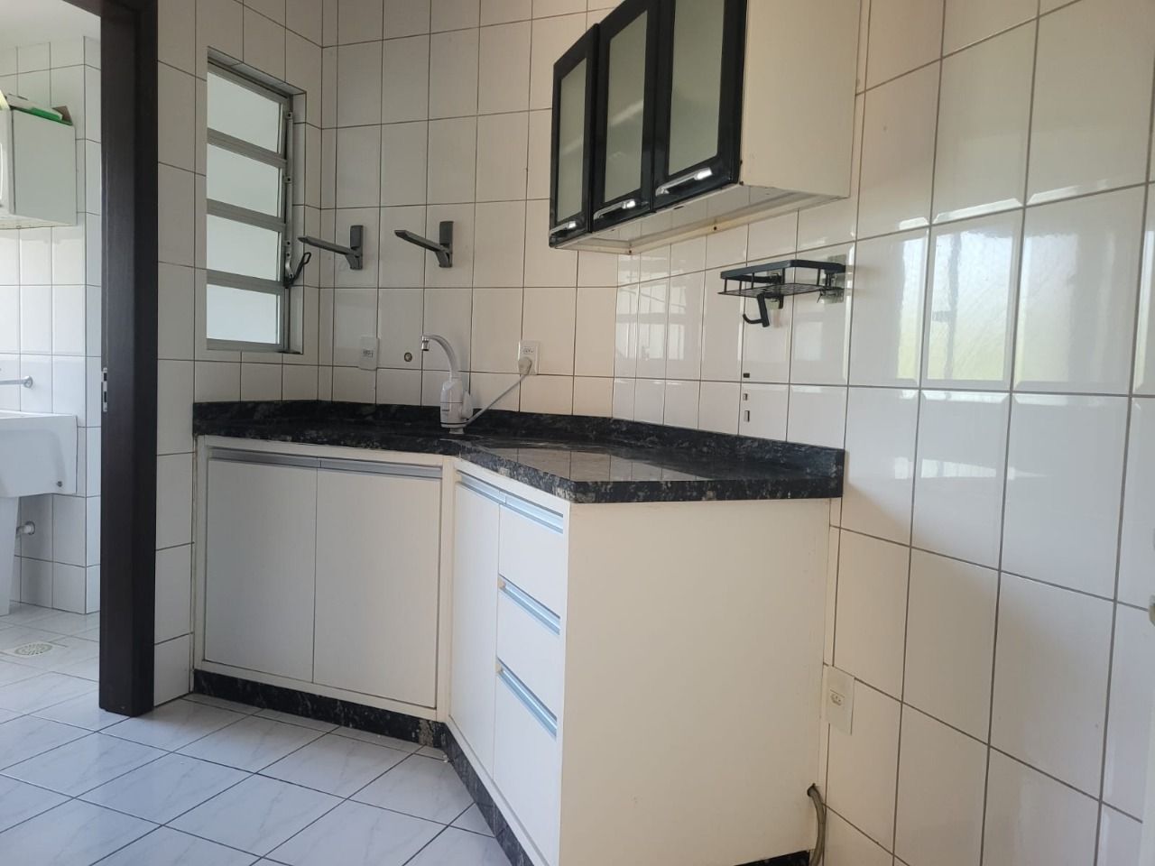 Apartamento com 79m², 4 quartos (sendo 1 suíte), 1 garagem, no bairro Saco Grande em Florianópolis