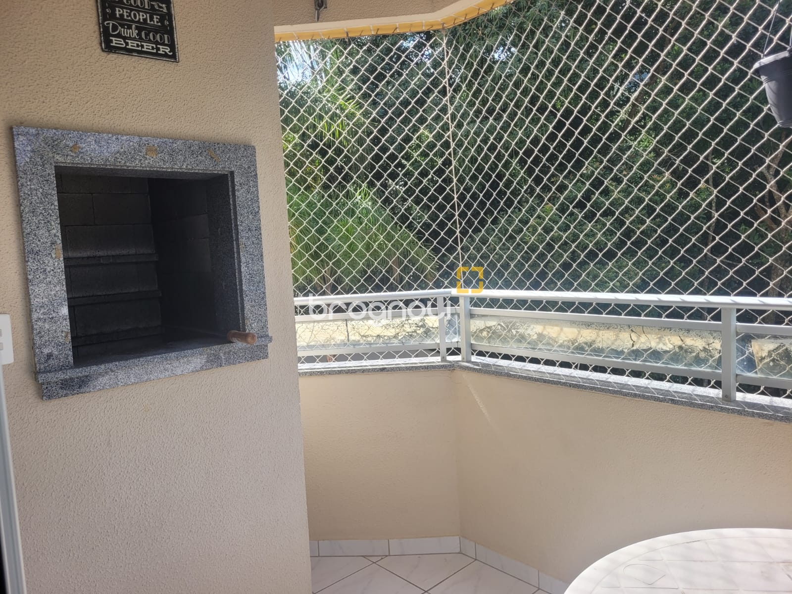 Apartamento com 79m², 3 quartos (sendo 1 suíte), 1 garagem, no bairro Saco Grande em Florianópolis