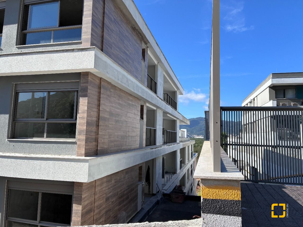 Apartamento com 76m², 3 quartos (sendo 1 suíte), 1 garagem, no bairro Cacupé em Florianópolis