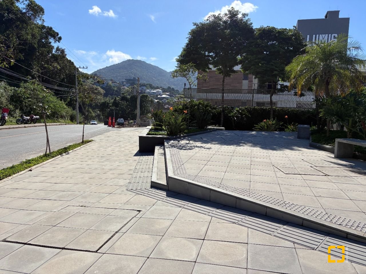 Apartamento com 76m², 3 quartos (sendo 1 suíte), 1 garagem, no bairro Cacupé em Florianópolis