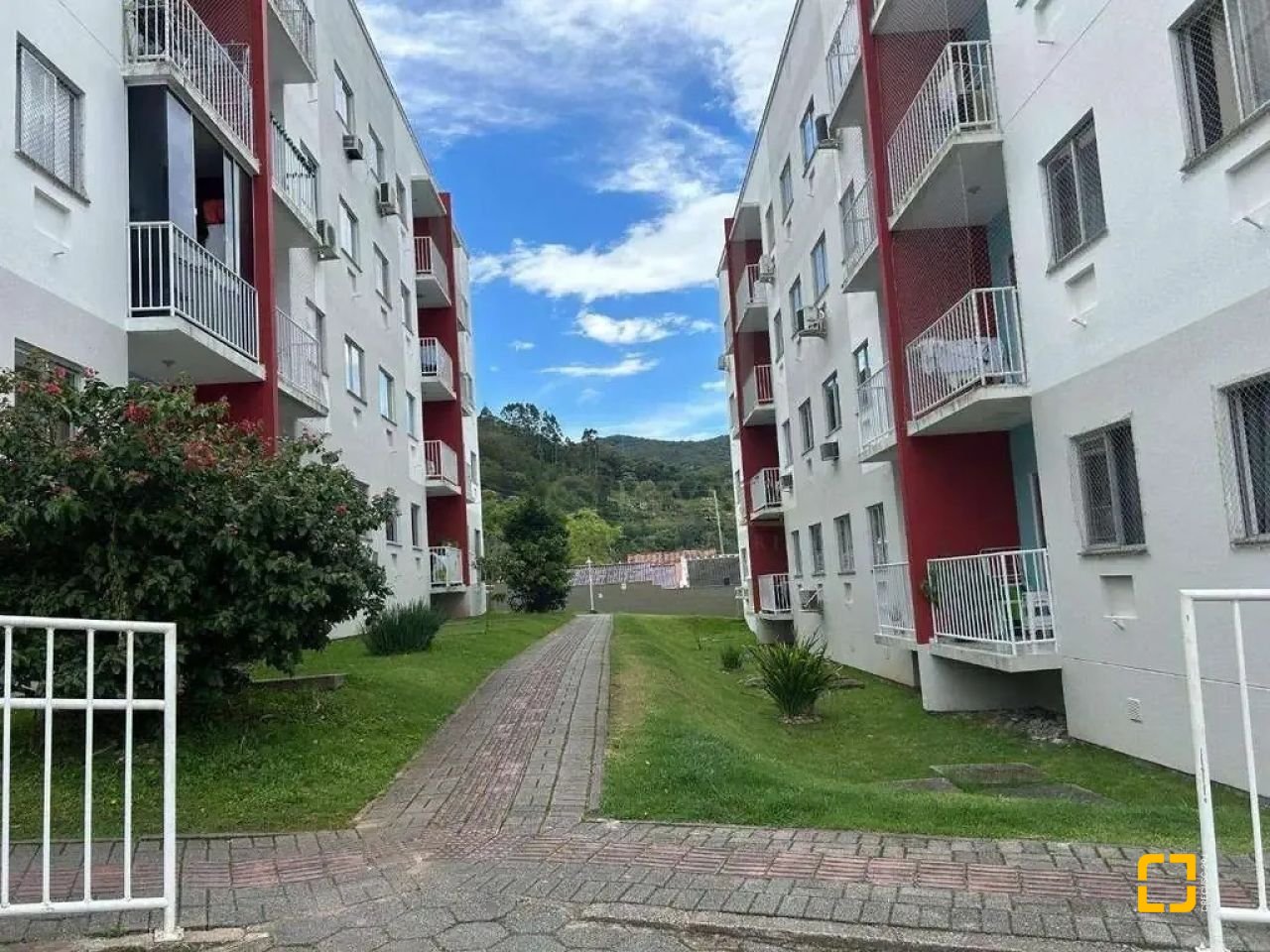Apartamento com 52m², 2 quartos, 1 garagem, no bairro São Sebastião em Palhoça