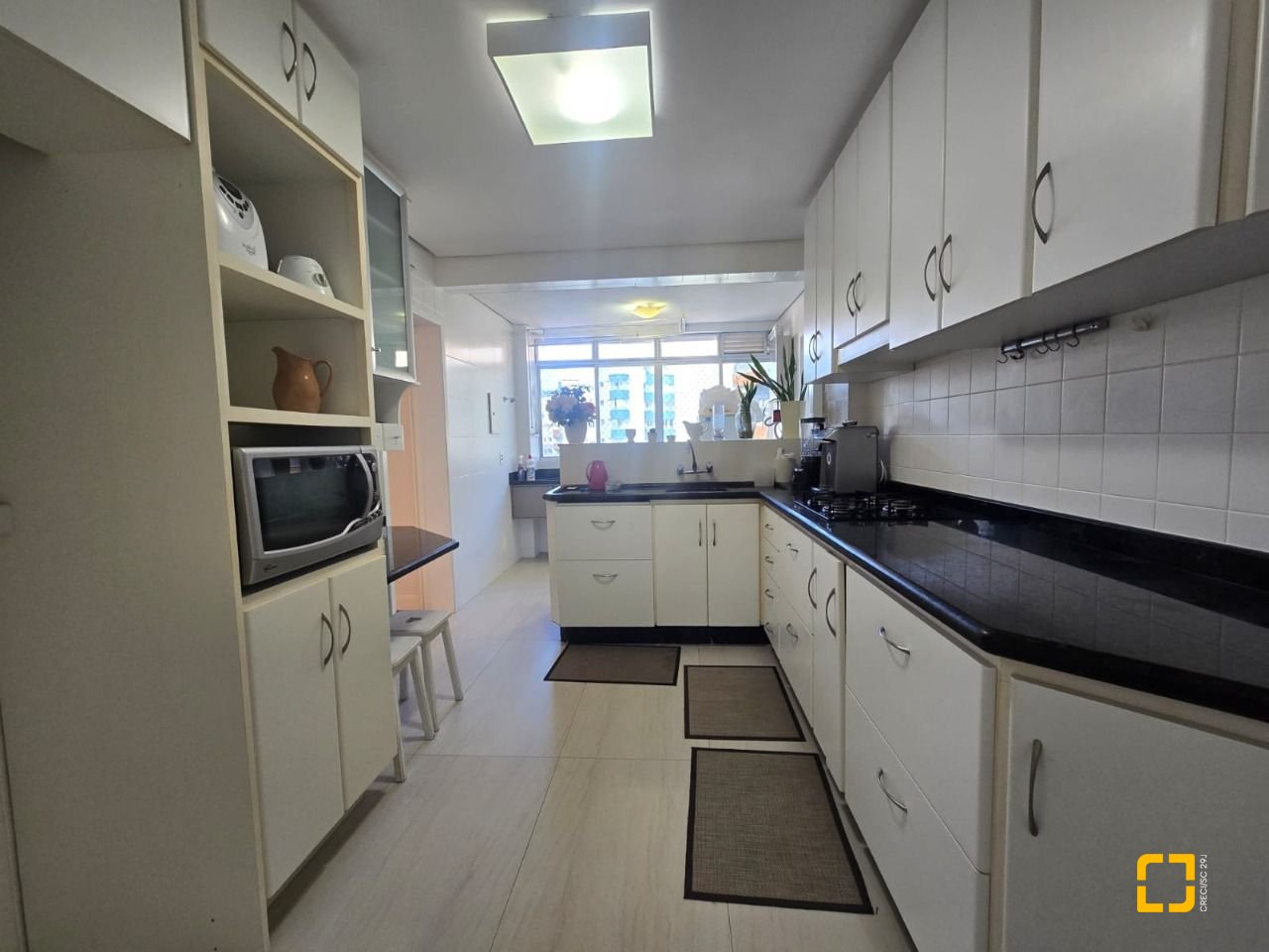 Apartamento com 125m², 4 quartos (sendo 1 suíte), 1 garagem, no bairro Centro em Florianópolis