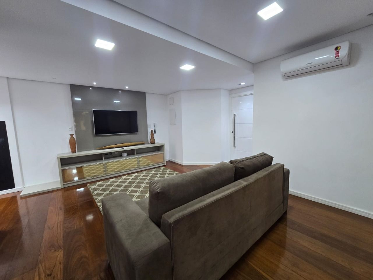 Apartamento com 125m², 4 quartos (sendo 1 suíte), 1 garagem, no bairro Centro em Florianópolis