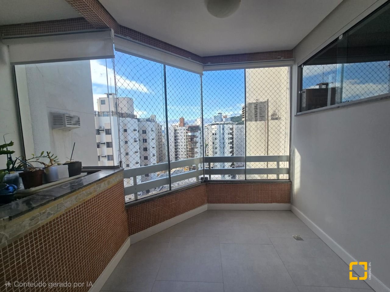 Apartamento com 125m², 4 quartos (sendo 1 suíte), 1 garagem, no bairro Centro em Florianópolis