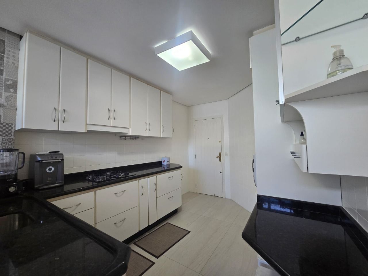 Apartamento com 125m², 4 quartos (sendo 1 suíte), 1 garagem, no bairro Centro em Florianópolis