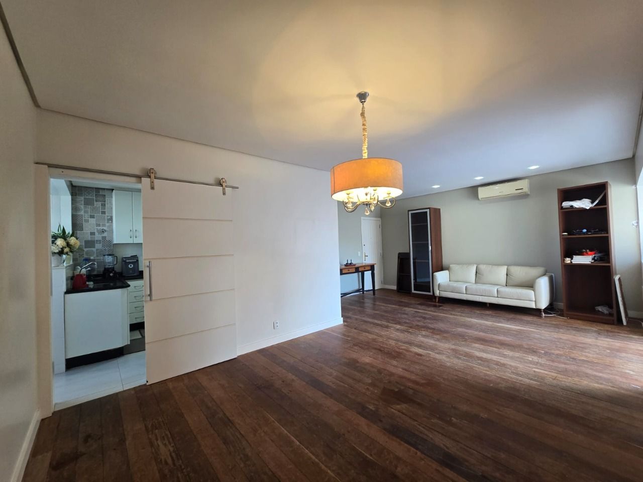 Apartamento com 125m², 4 quartos (sendo 1 suíte), 1 garagem, no bairro Centro em Florianópolis