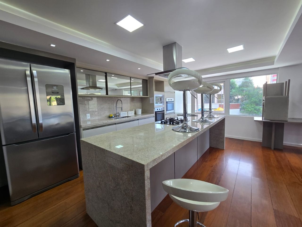 Apartamento com 125m², 4 quartos (sendo 1 suíte), 1 garagem, no bairro Centro em Florianópolis