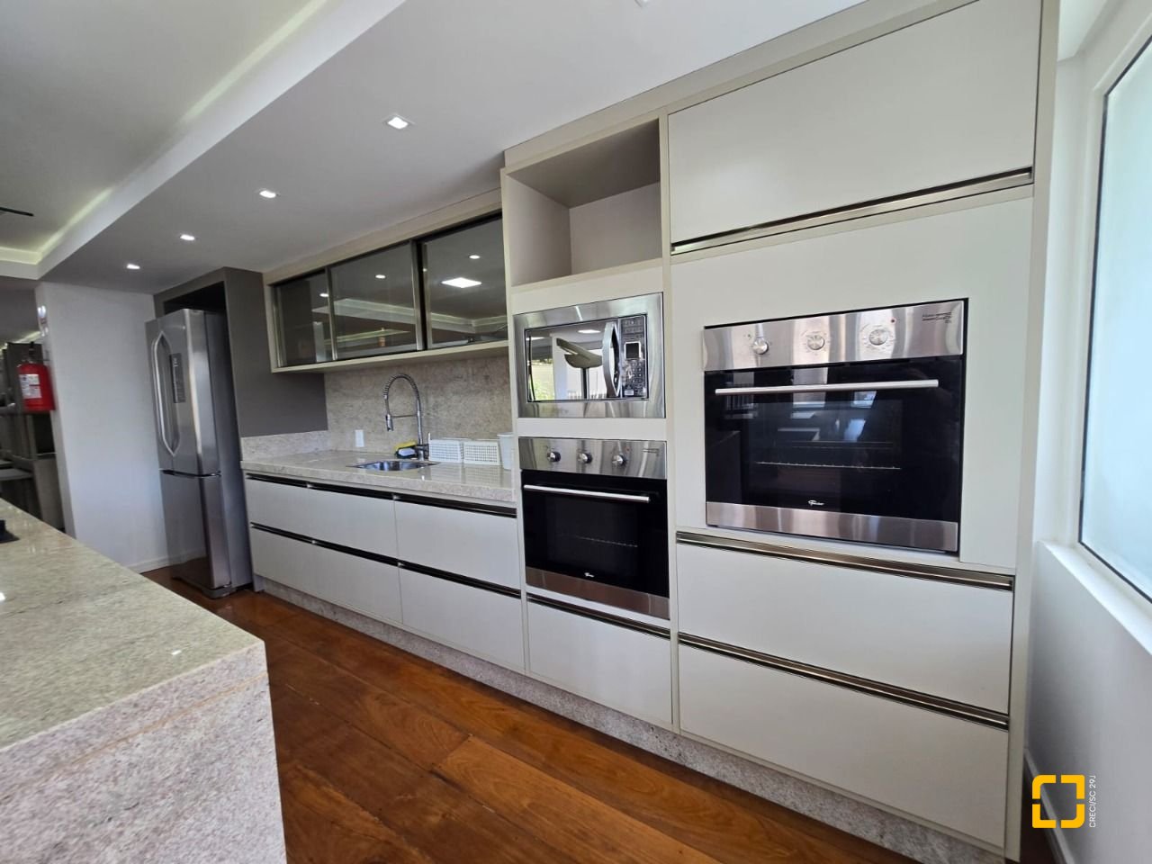 Apartamento com 125m², 4 quartos (sendo 1 suíte), 1 garagem, no bairro Centro em Florianópolis